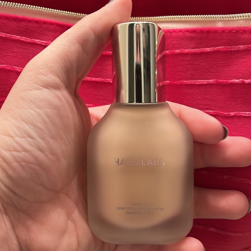 Haus Labs trick one skin tech foundation - 070 fair neutral
